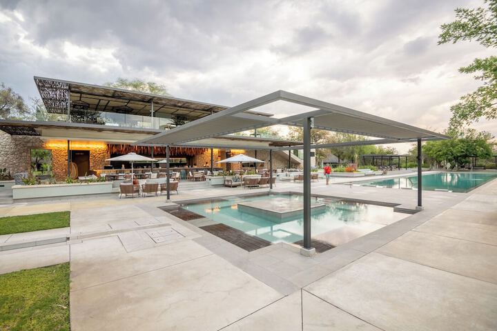 Pool Hotel