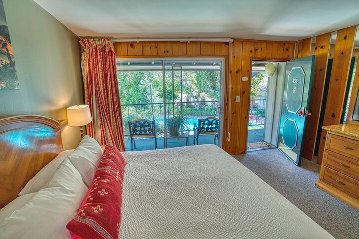 Room 4 of 36
