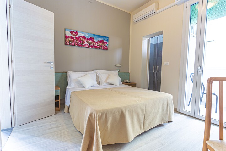 Room 9 of 31
