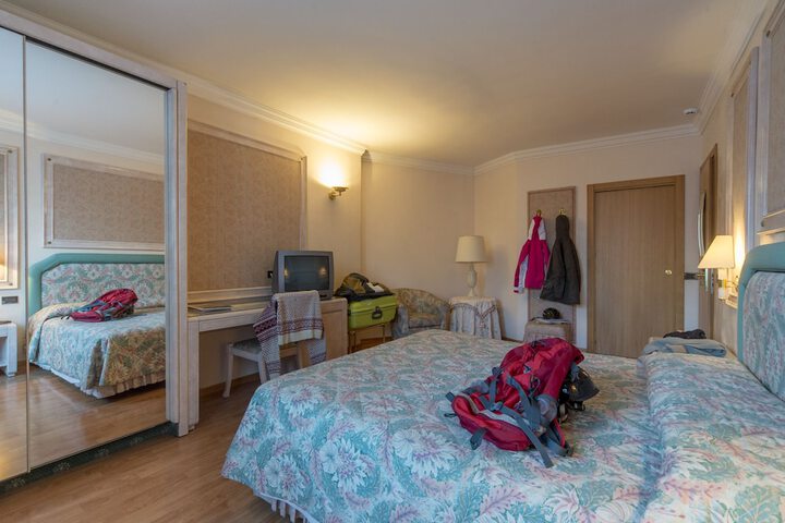 Room 6 of 79
