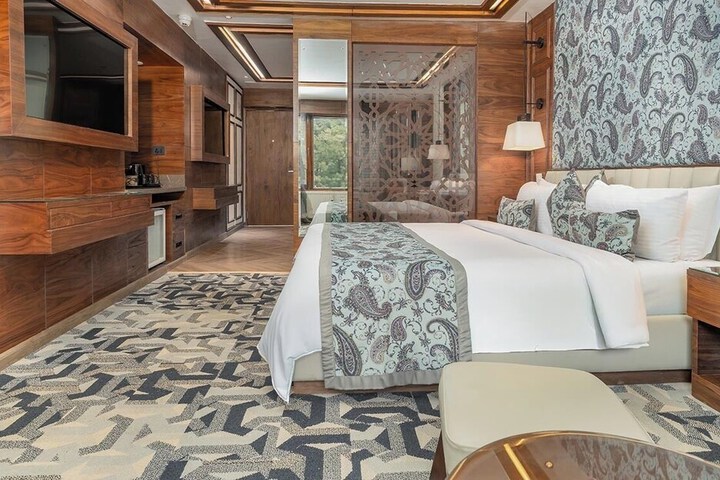 Room 5 of 7