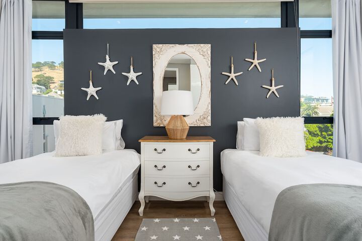 Room 2 of 32