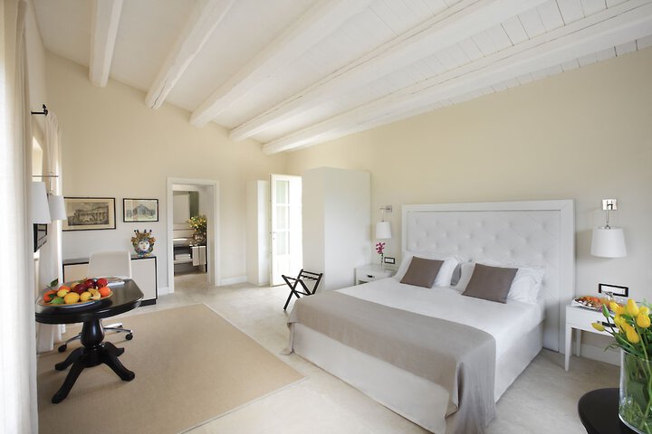 Room 16 of 200