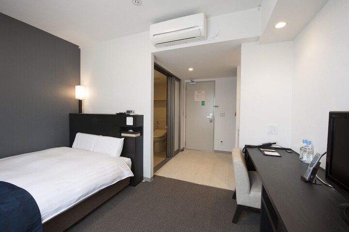 Room 9 of 69