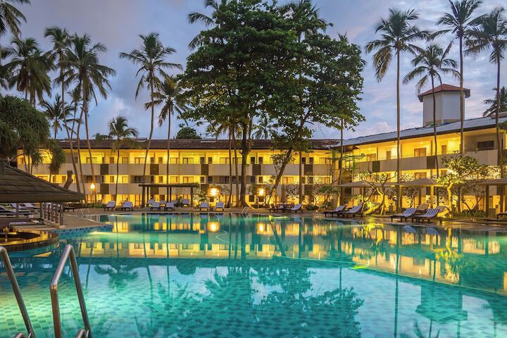 Hotel with Pool