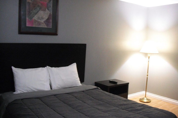 1 Queen Bed (1 of 16)