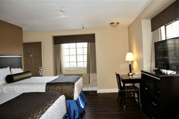 2 Double Beds (7 of 8)