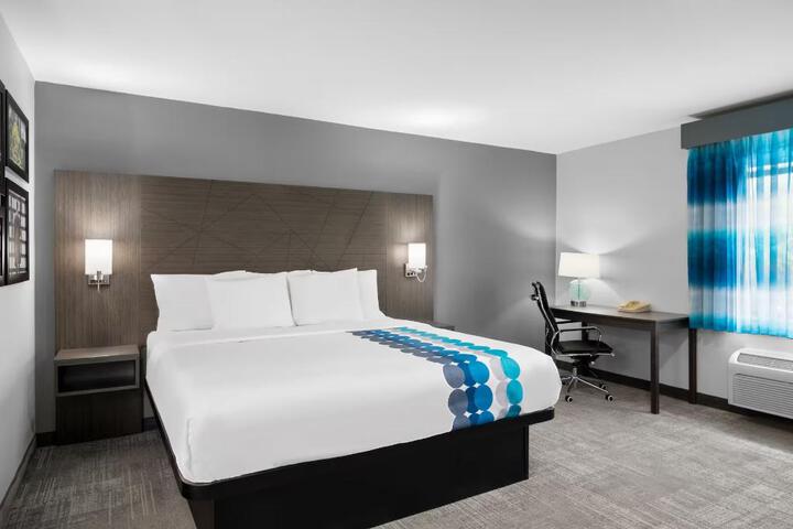 Double Deluxe 2 Queen Beds (2 of 3)