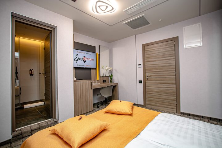 Room 15 of 132