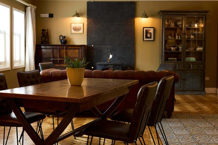 Lounge 102 of 118
