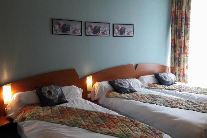 Room 6 of 11