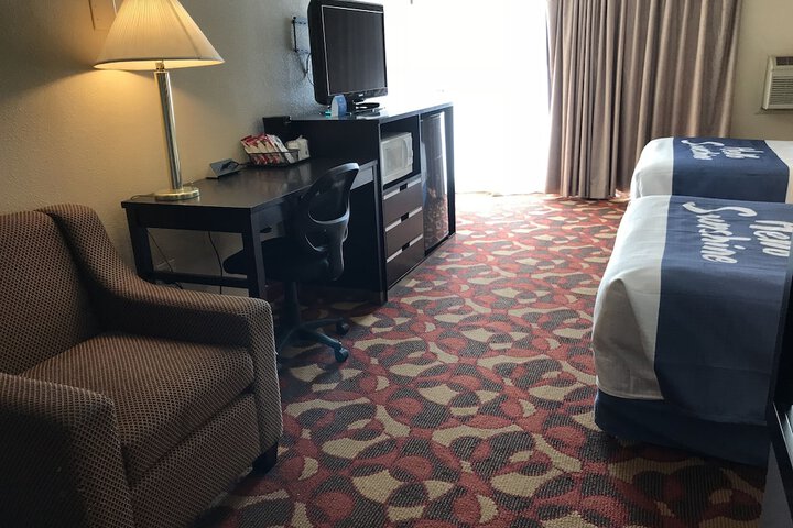 Double Accessible King Size Bed (2 of 7)
