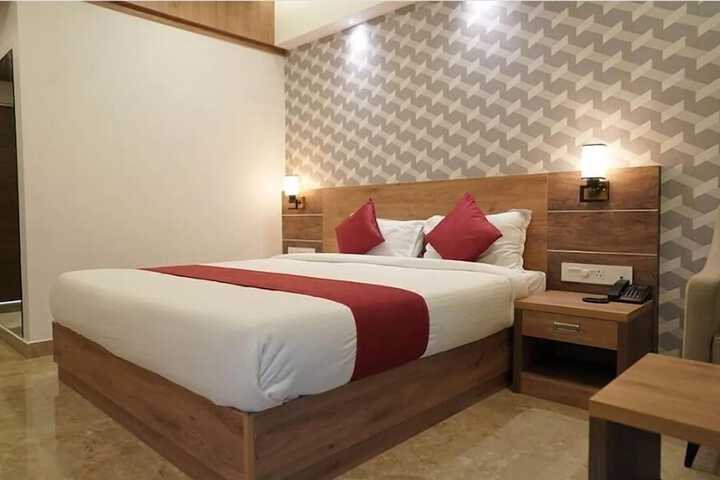 Room 5 of 9