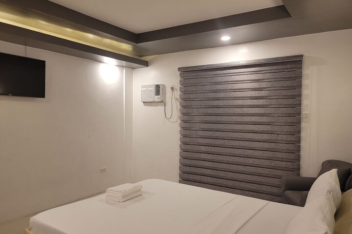 Room 8 of 15