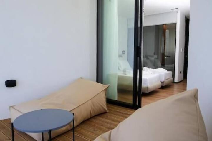 Room 21 of 108