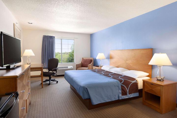 1 King Bed (1 of 9)