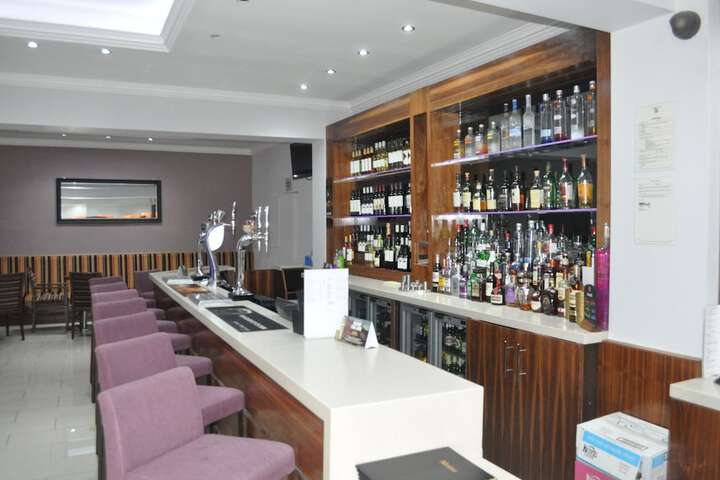 Lounge 36 of 49