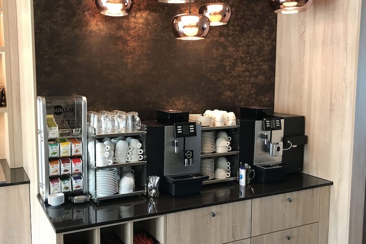 Breakfast/Coffee Service 32 of 45