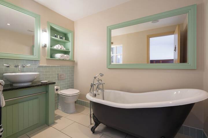 Room 22 of 48