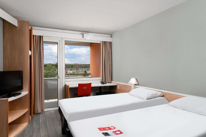 Room 4 of 61