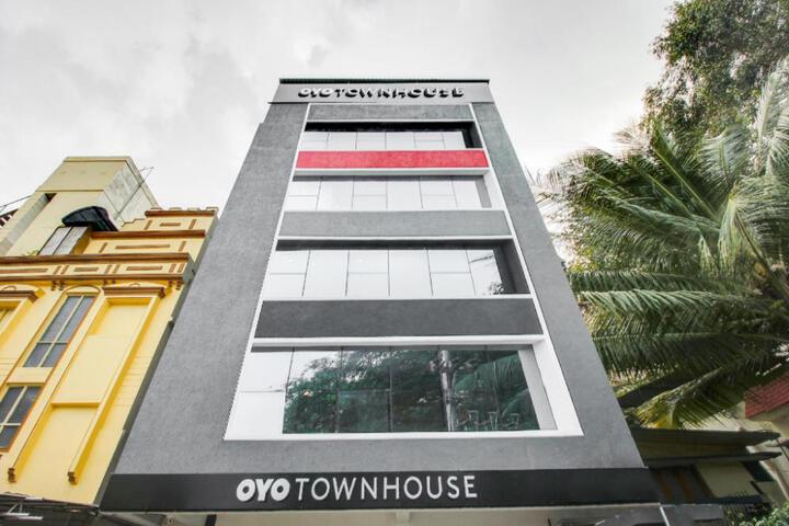 Super Townhouse 359 Begumpet Near Hyderabad Central