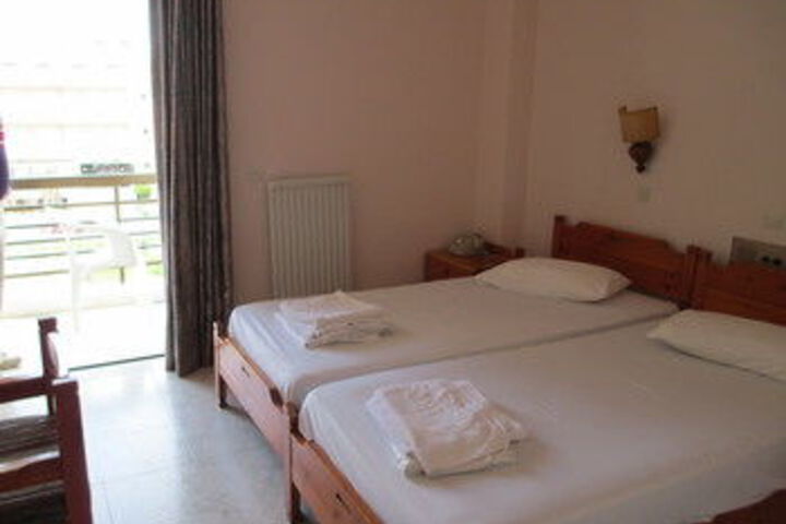 Room 5 of 10