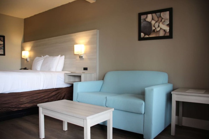 1 King Bed Accessible (7 of 16)