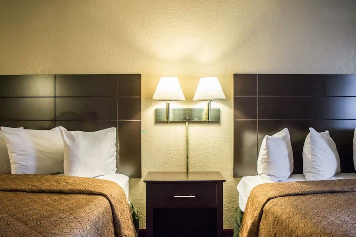 2 Double Beds Accessible Room (11 of 11)