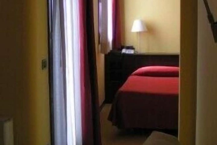 Room 7 of 39