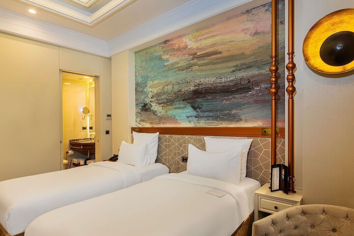 Room 32 of 105