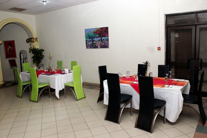 Dining 6 of 20