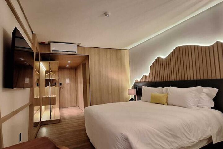 Room 7 of 51
