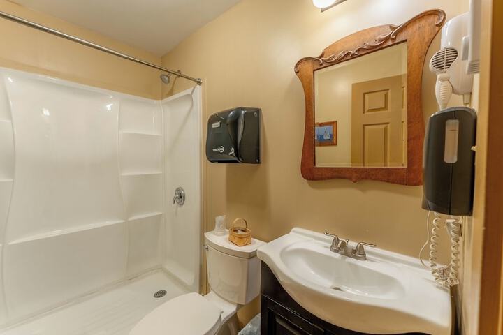 Room 213 of 268