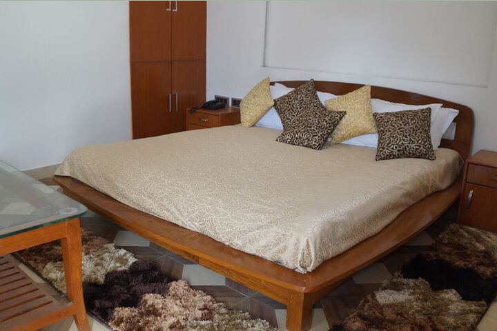 Room 6 of 24