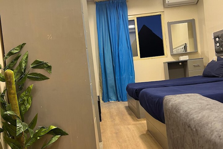 Room 17 of 196