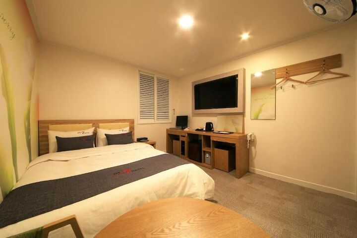 Room 9 of 41