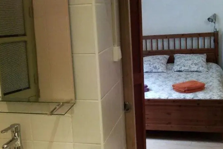 Room 5 of 16