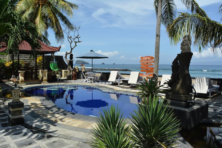 Hotel Pool