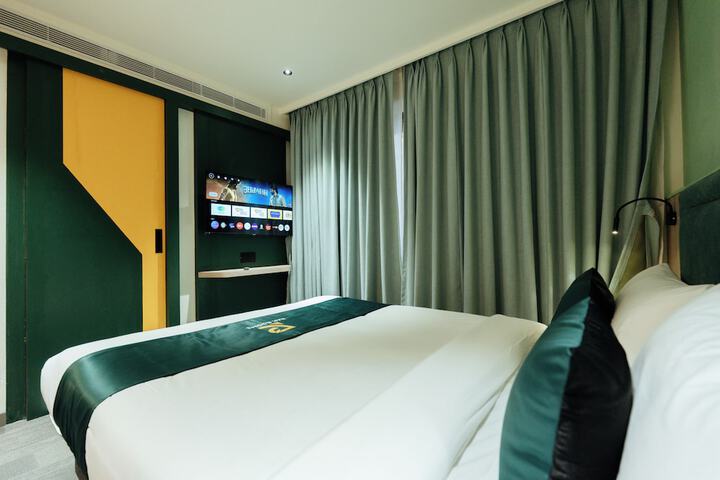 Room 18 of 48