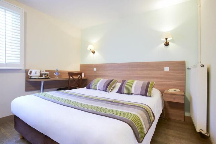 Room 9 of 20