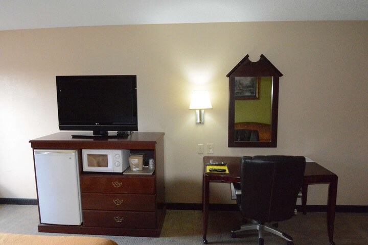 2 Queen Beds (9 of 11)