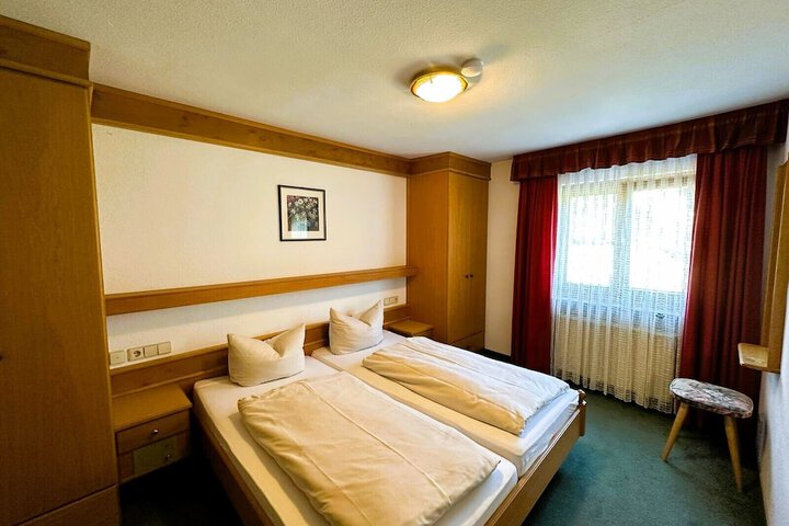 Room 27 of 91