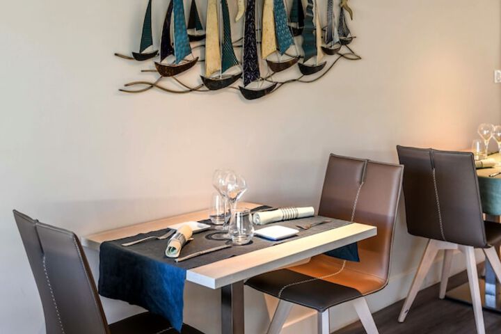 Dining 44 of 50