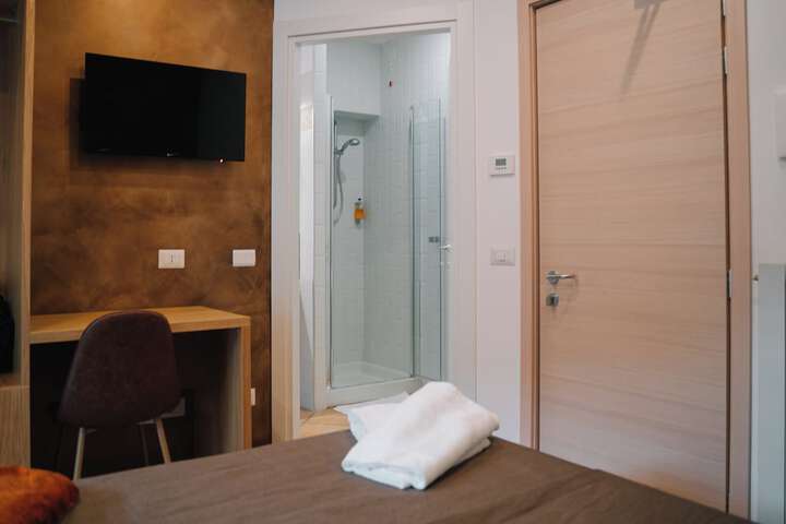 Room 13 of 50