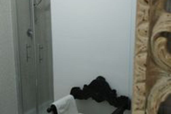 Room 3 of 32