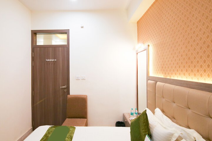 Room 10 of 21