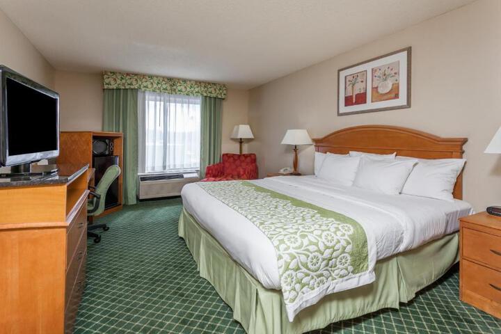 1 King Bed (1 of 7)