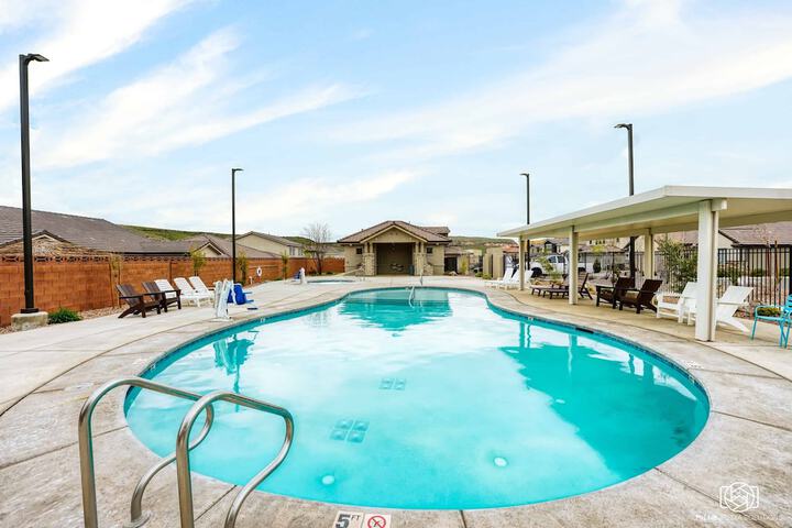 Pool 13 of 30