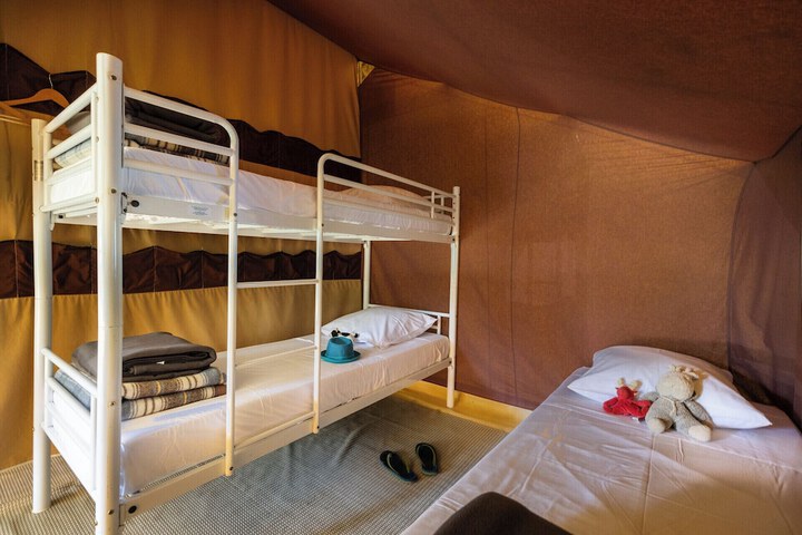 Room 5 of 19