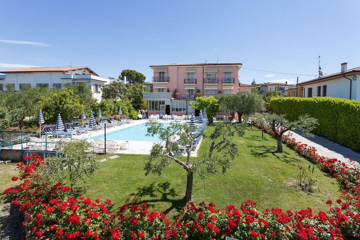 Pool Hotel
